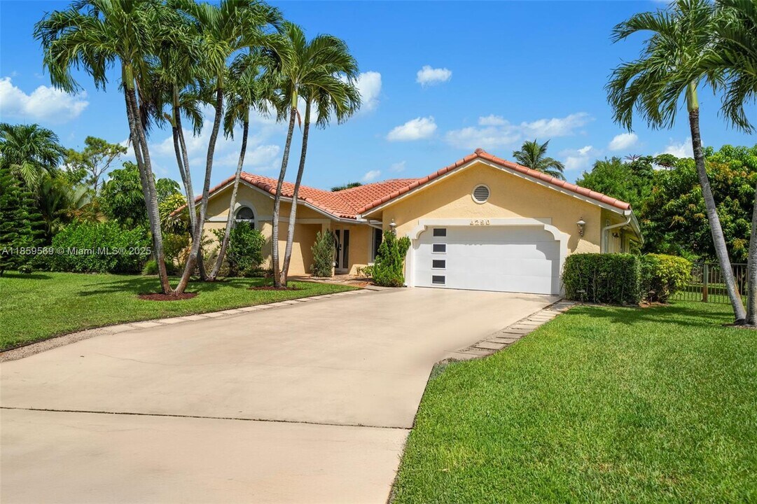 4290 NW 73rd Way in Coral Springs, FL - Building Photo