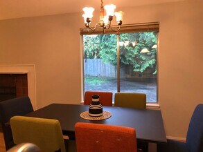 22945 NE 24th Pl in Sammamish, WA - Building Photo - Building Photo