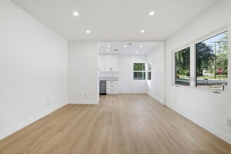 1722 Bel Aire Dr in Glendale, CA - Foto de edificio - Building Photo