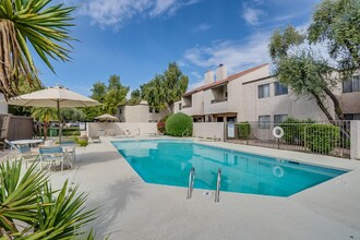 2938 N 61st Pl in Scottsdale, AZ - Foto de edificio - Building Photo