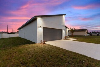 825 Colville Dr in Poinciana, FL - Building Photo - Building Photo