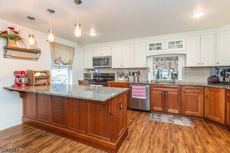28 Middle Valley Rd in Washington Township, NJ - Building Photo - Building Photo