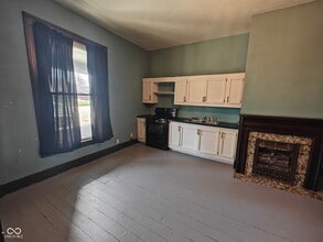392 W Broadway St in Shelbyville, IN - Building Photo - Building Photo