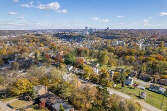 972 Lessing St in Pittsburgh, PA - Foto de edificio - Building Photo