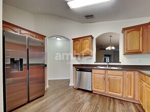 8138 Canterbury Lake Blvd in Tampa, FL - Foto de edificio - Building Photo