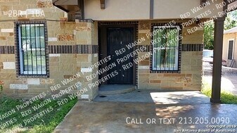 236 E Dullnig Ct in San Antonio, TX - Building Photo
