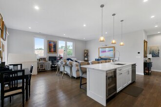 2205 W Medill Ave in Chicago, IL - Building Photo - Building Photo