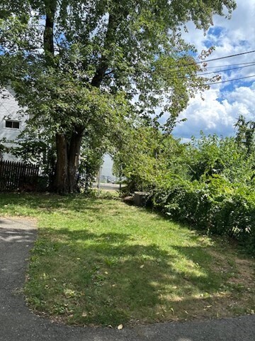 36-38-38 Greenacre Square in Springfield, MA - Building Photo