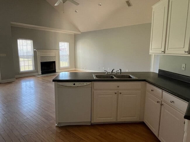 104 Meadow Grove Ct in Leesburg, GA - Building Photo - Building Photo