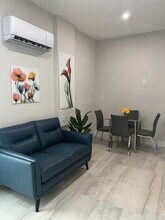 19950 SW 132nd Ct in Miami, FL - Foto de edificio - Building Photo