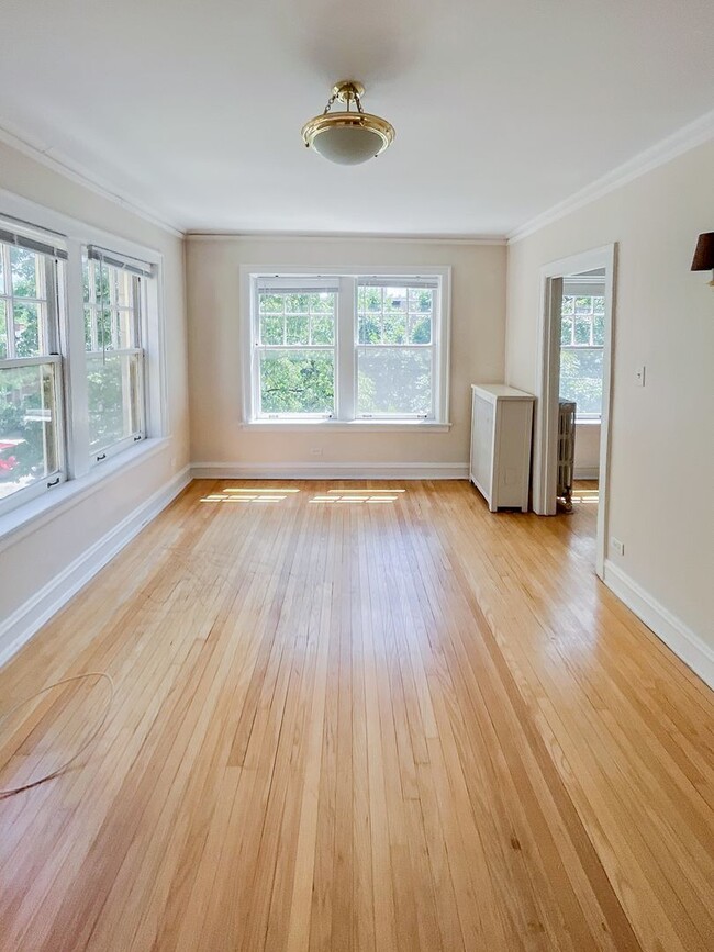 4506 N Ashland Ave, Unit 2E