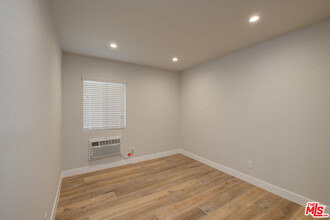 4703 W St Charles Pl in Los Angeles, CA - Building Photo - Building Photo