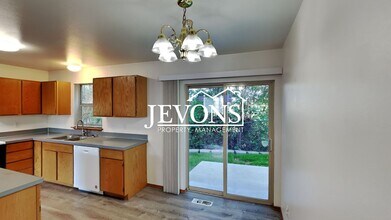 617 Jamie Dr in Selah, WA - Building Photo - Building Photo
