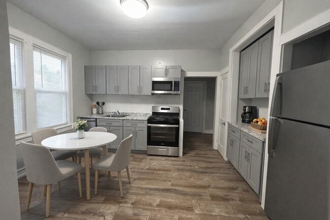 100-102-102 Grand Ave in Newark, NJ - Building Photo - Building Photo