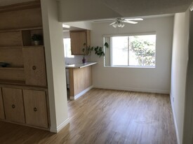 10701 Moorpark St in North Hollywood, CA - Building Photo