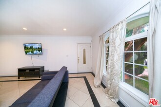 1131 S Swall Dr in Los Angeles, CA - Building Photo - Building Photo