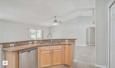 5863 NW Cullom Cir in Port St. Lucie, FL - Building Photo - Building Photo