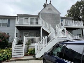 226 London Ct in Egg Harbor Township, NJ - Building Photo