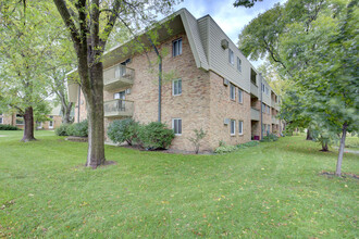 7414 W 22nd St, Unit 112 in St. Louis Park, MN - Building Photo - Building Photo