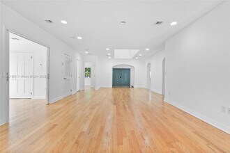 527 SW 20th Rd in Miami, FL - Building Photo - Building Photo
