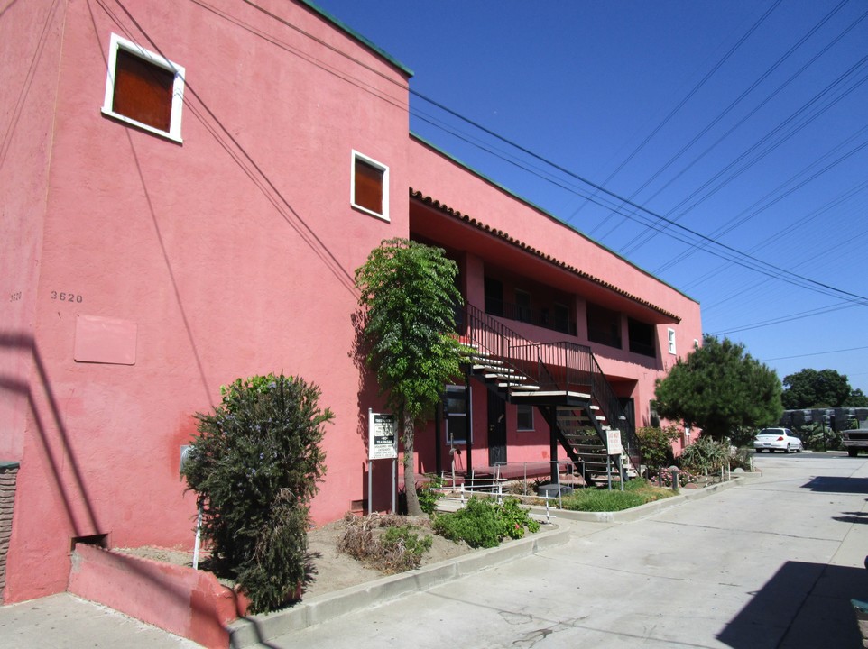 3600-3620 Santa Fe Ave in Long Beach, CA - Building Photo