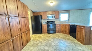 224 Carl St in Leesville, LA - Building Photo - Building Photo