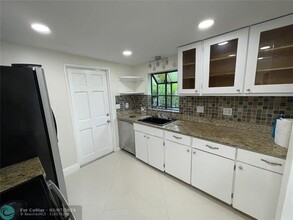 550 SW 14th Ave in Fort Lauderdale, FL - Building Photo - Building Photo