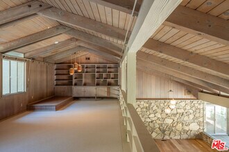 1365 N Wetherly Dr in Los Angeles, CA - Building Photo - Building Photo
