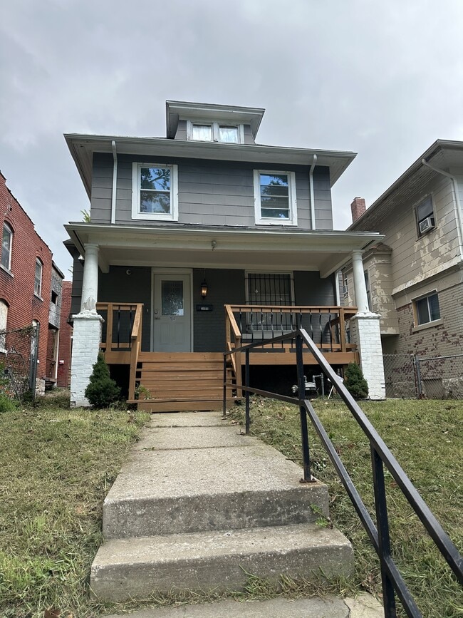 property at 2805 Park Ave