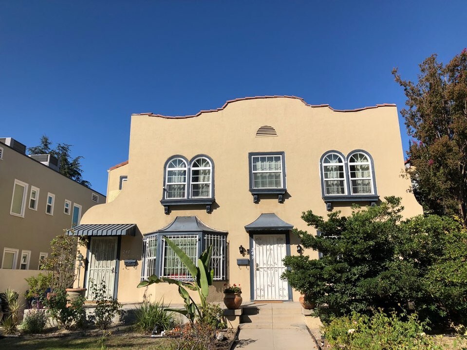 247 N Irving Blvd in Los Angeles, CA - Building Photo