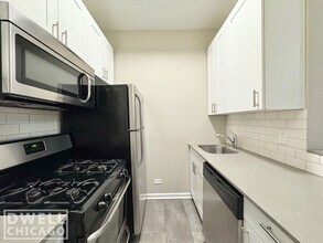 3430 N Elaine Pl, Unit 2 in Chicago, IL - Building Photo - Building Photo