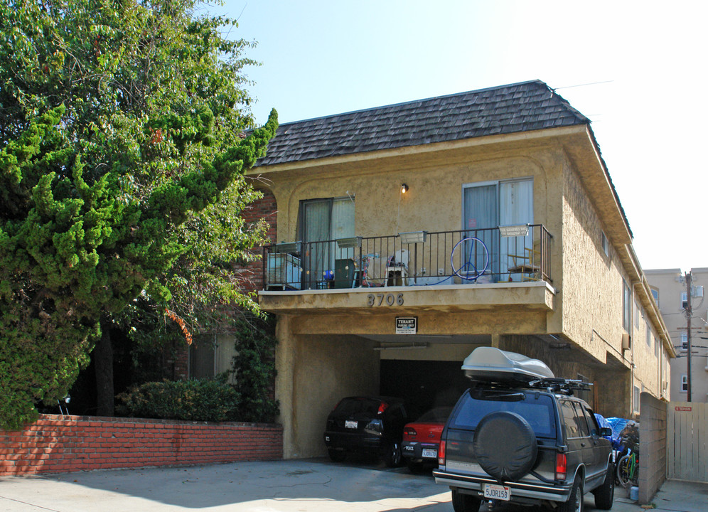 3706 Mentone Ave in Los Angeles, CA - Building Photo