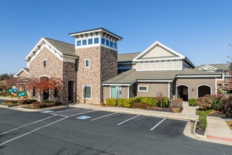 Silver Collection at Cosner's Corner in Fredericksburg, VA - Foto de edificio - Building Photo