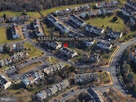 43485 Plantation Terrace in Ashburn, VA - Building Photo