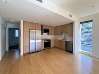 2512 Silver Lake Blvd, Unit 2512 in Los Angeles, CA - Building Photo - Building Photo