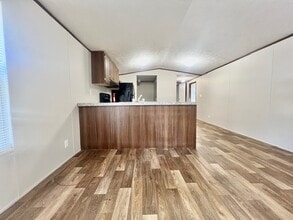 227 Laurel Ln in Florence, SC - Foto de edificio - Building Photo
