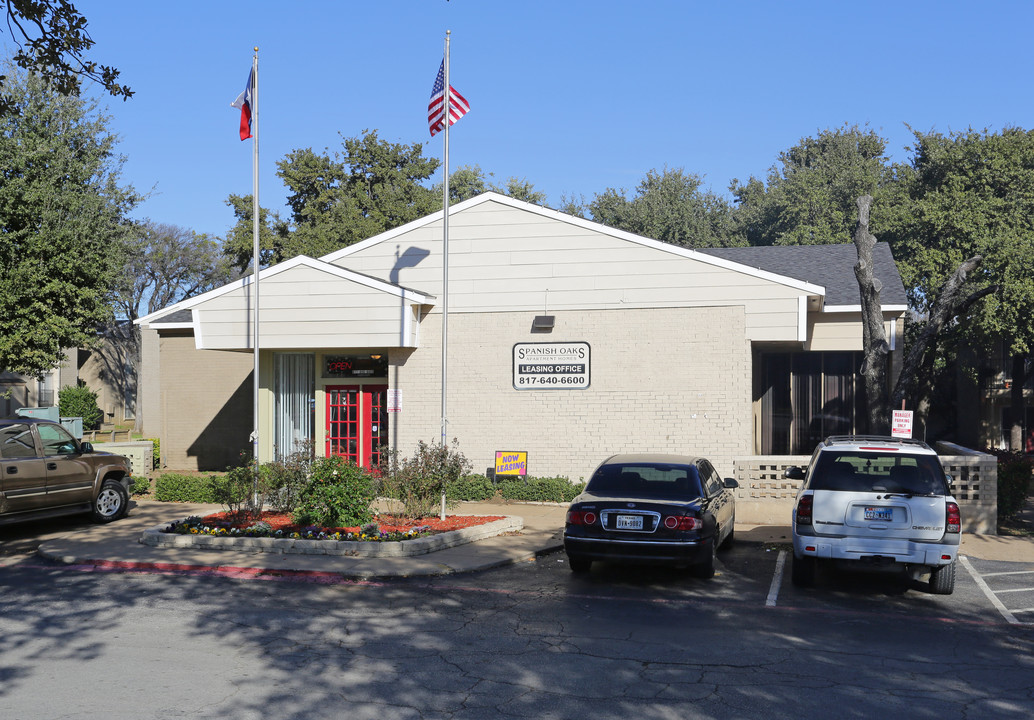 Spanish Oaks in Arlington, TX - Foto de edificio