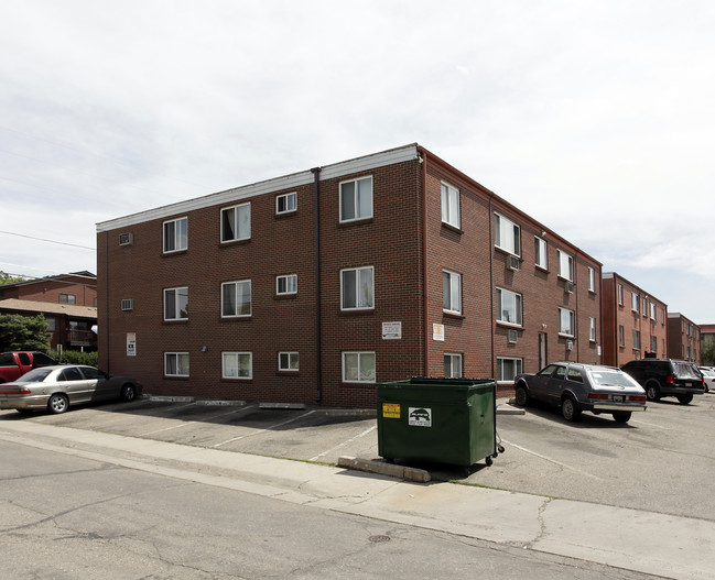 551 S Fairfax St in Denver, CO - Foto de edificio - Building Photo