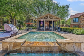 Estates at Team Ranch in Benbrook, TX - Foto de edificio - Building Photo