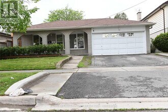 80 Keyworth Trail in Toronto, ON - Building Photo - Building Photo