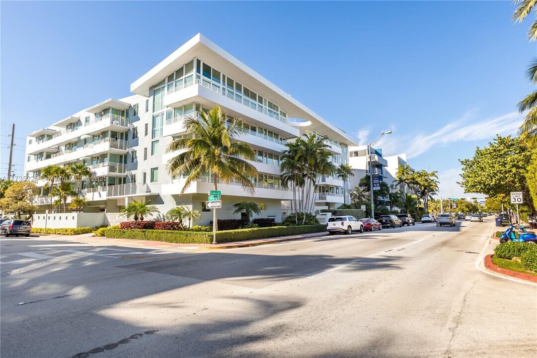 7800 Collins Ave, Unit 405 in Miami, FL - Building Photo