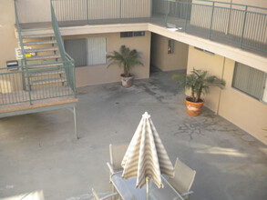 Sea View Terrace Apartments- O in Redondo Beach, CA - Building Photo - Building Photo