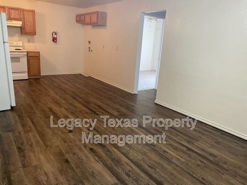 1110 Williams Ave in Cleburne, TX - Building Photo