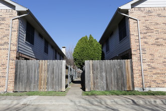 Texas Star Townhomes in Plano, TX - Building Photo - Building Photo