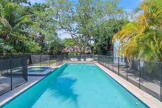 6900 SW 104th St in Pinecrest, FL - Building Photo - Building Photo