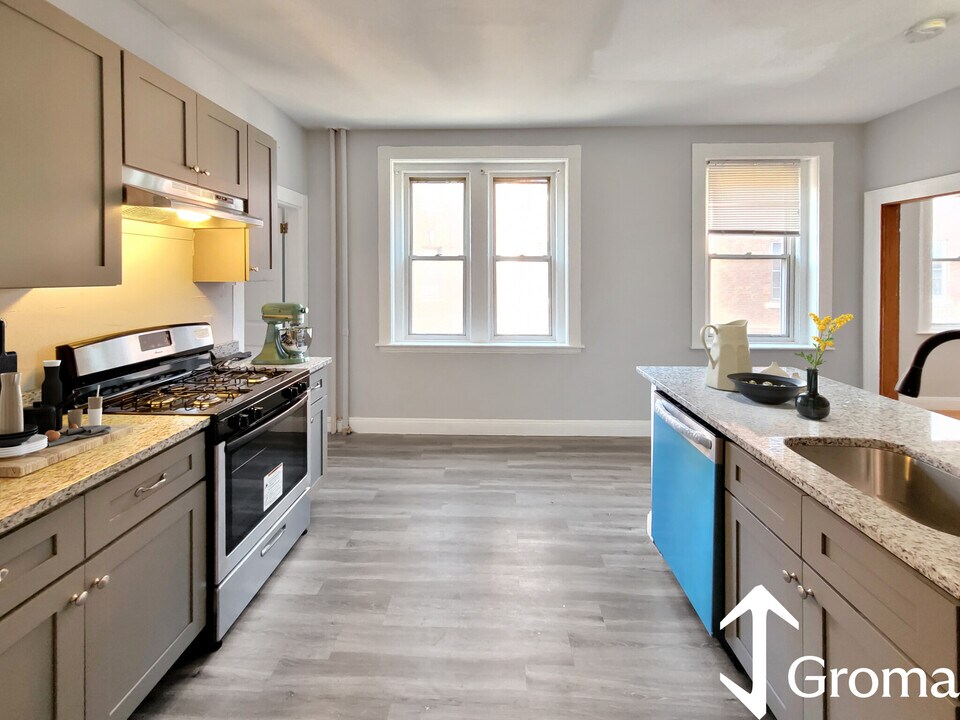 43 Mount Pleasant Ave, Unit 2 in Boston, MA - Building Photo