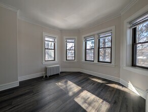 5817 W Berteau Ave, Unit 5820-2 in Chicago, IL - Building Photo - Building Photo