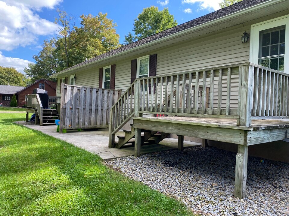 372 Lincoln Ave, Unit B in Oneida, NY - Building Photo