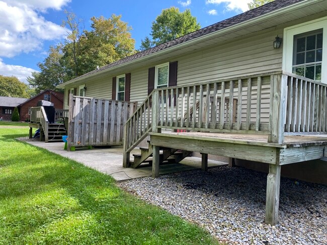 372 Lincoln Ave, Unit B