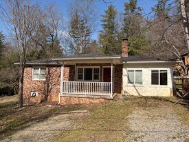 1511 High St in Hendersonville, NC - Building Photo